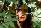 عکس بازیگران: الناز شاکردوست در باغچه اش