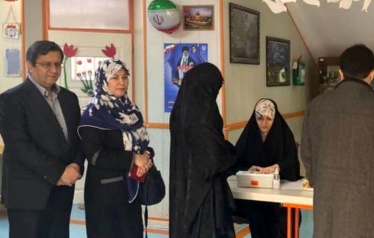 اولین تصویر از  همتی درکنار همسرش + عکس