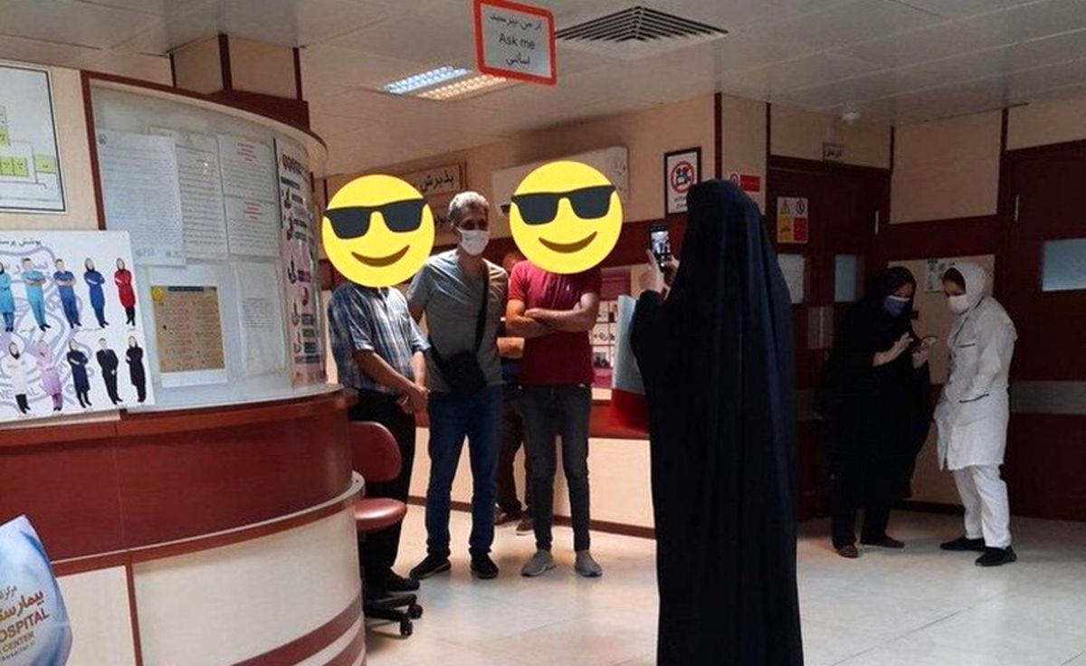 عکس یادگاری با فردوسی ‌پور بدون توجه به کرونا