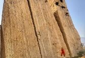 جاذبه دیدنی سنگ سه لت در هرمزگان +تصاویر
