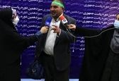 نامزدی با ساک دستی برای انتخابات ثبت نام کرد +عکس