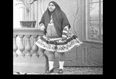 عکس دیده نشده از دختر سبیل کلفت ناصرالدین شاه | پوشش خاص دختر شاه تو باغ پدری