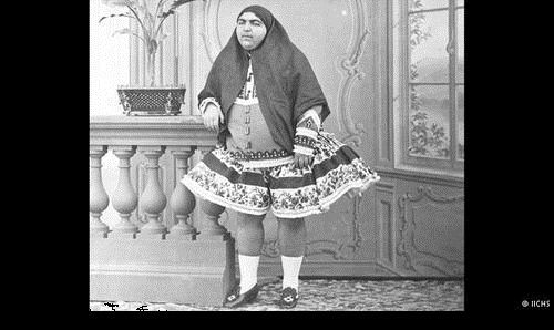 عکس دیده نشده از دختر سبیل کلفت ناصرالدین شاه | پوشش خاص دختر شاه تو باغ پدری