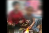  مواد کشیدن دو کودک مقابل دوربین جنجالی شد +فیلم