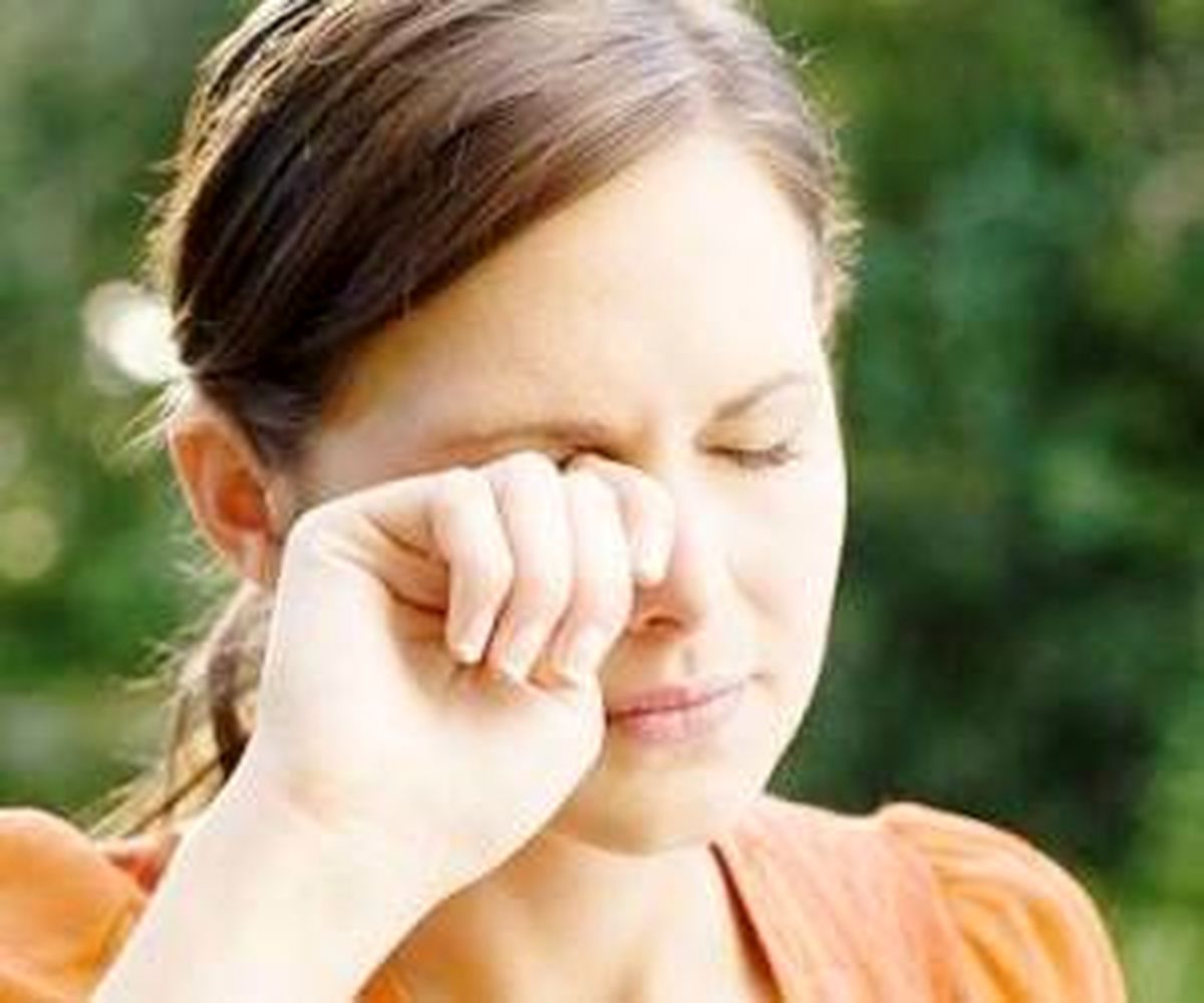 دلایل احساس وجود شن ریزه در چشم چیست؟
