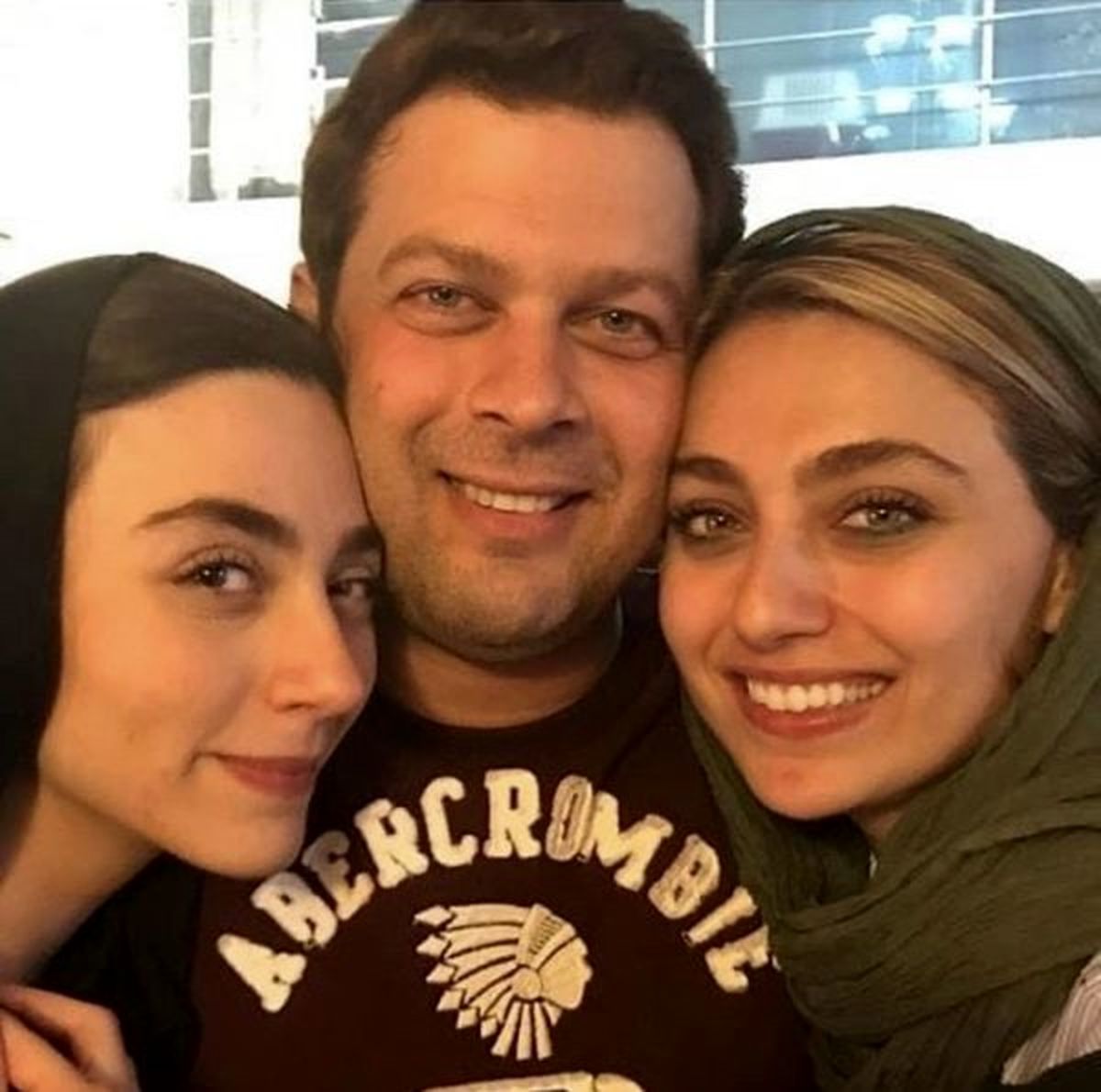 سلفی پژمان بازغی با خواهران چشم روشن +عکس
