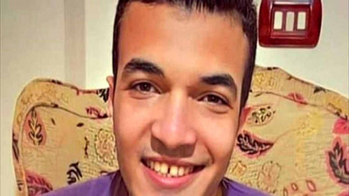 معلمی که پس از  ۷ سال جواب سوال دانش آموز را داد!+عکس