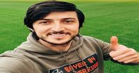 سردار آزمون پادشاه امارات شد! + عکس