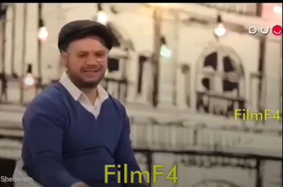 تیپ  عجیب علی صادقی در برنامه تلویزیونی +عکس