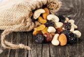 معجزه ترکیب انواع مغز ها با مویز  ! | خواص شگفت انگیز مویز با ترکیب این خوراکی ها