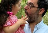 عکس بامزه مصطفی کیایی و دخترش