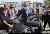 محسن هاشمی سوار بر خودروی جدید آتش‌نشانی +عکس