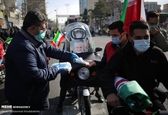 توزیع ماسک در راهپیمایی 22 بهمن +عکس