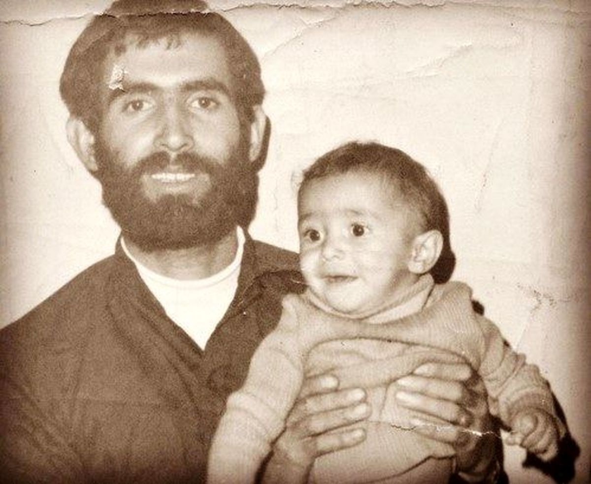 شباهت بامزه هادی کاظمی به پدرش+عکس