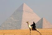 پلیس شتر سوار  در کنار اهرام مصر! +عکس