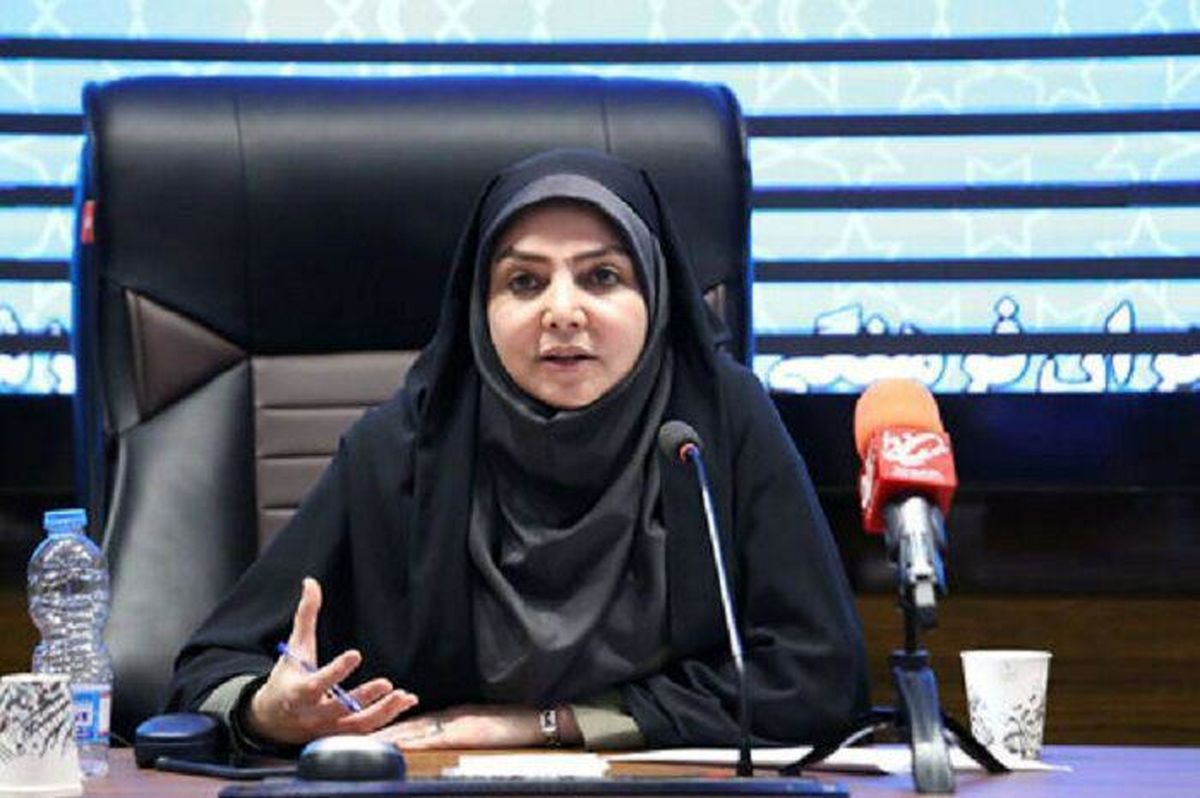 این زن جایگزین اخبار کرونایی ایران شد +عکس