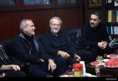 عزاداری پزشکیان و لاریجانی در کنار مداح معروف