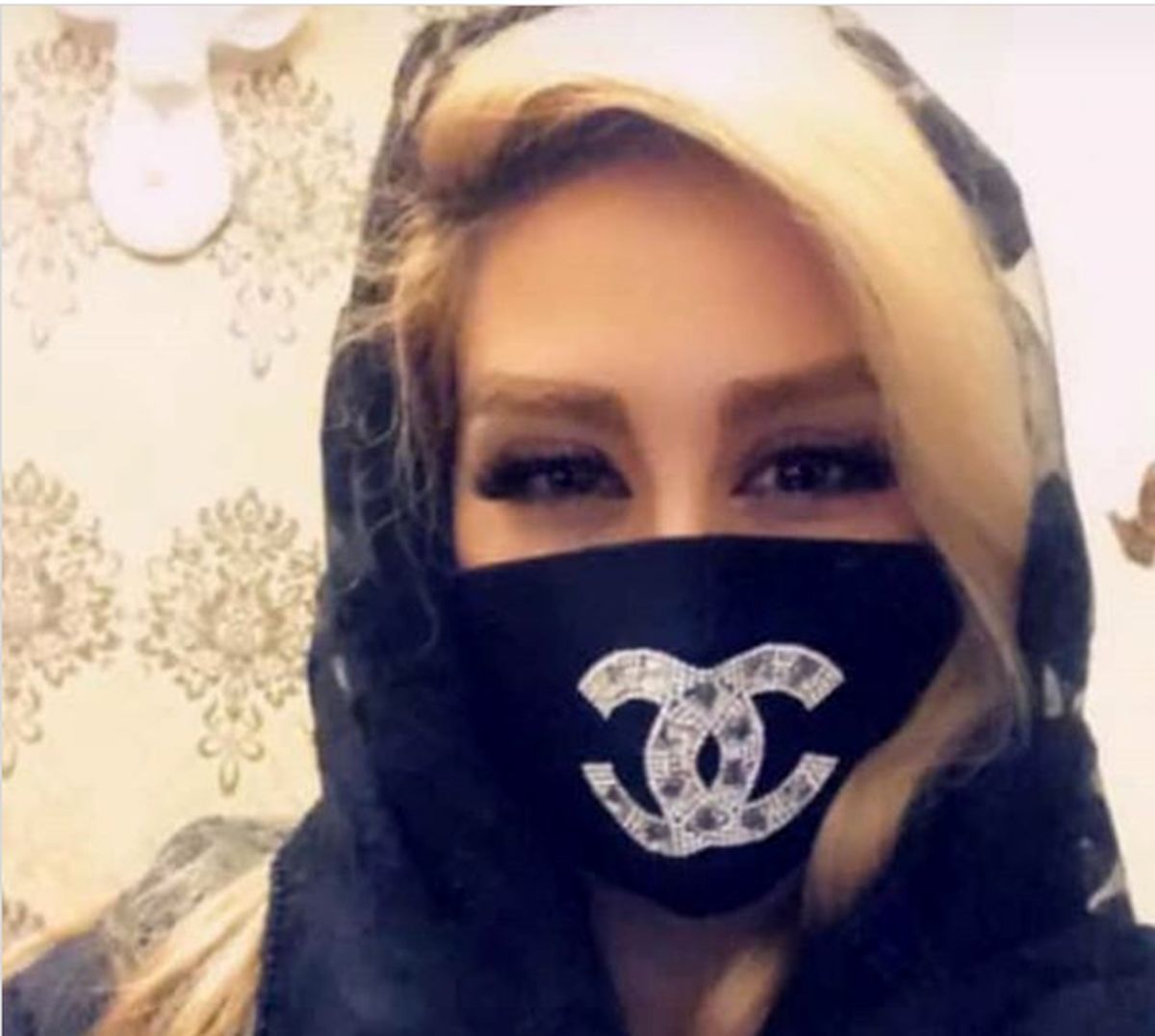 نسرین مقانلو با ماسک لاکچری!؟ +عکس