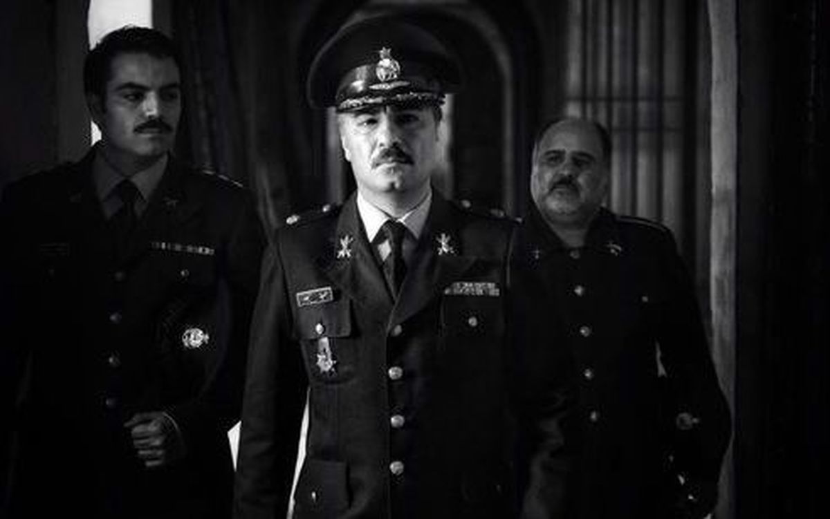 عکسی جالب از نوید محمد زاده در داخل خودرو 