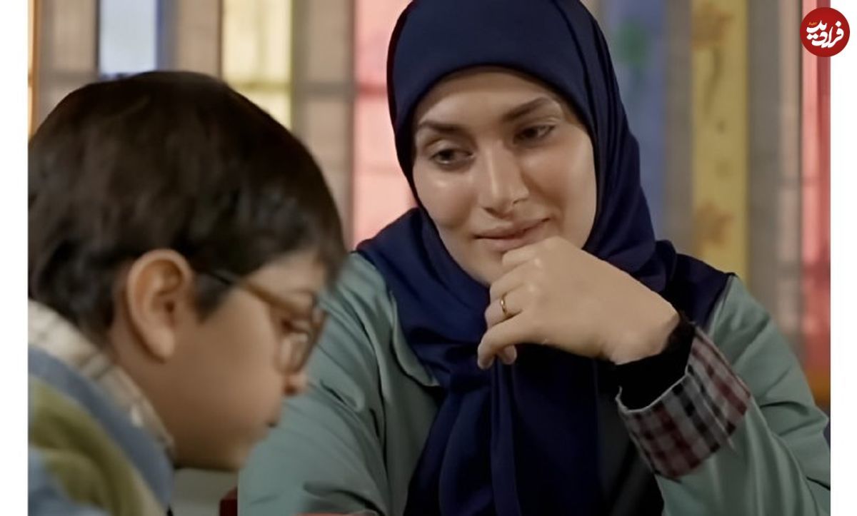 تیپ و ژست خانم بازیگر سریال «بچه مهندس» در دنیای واقعی