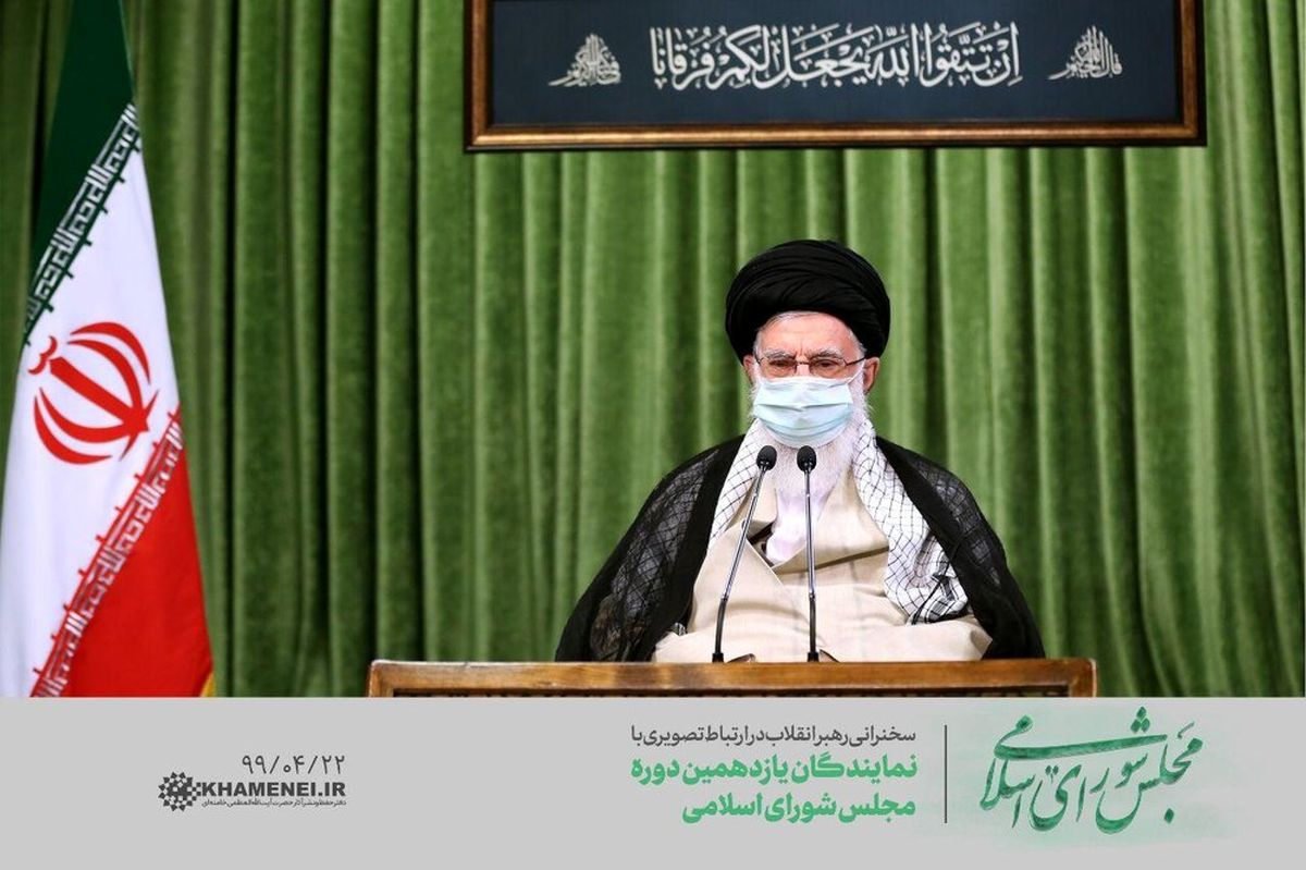 تصویری جدید از ماسک زدن رهبر انقلاب