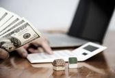 گرانی دو هزار تومانی دلار در روز تعطیل!؟