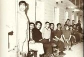 عکس نوستالژی از صف حمام نمره 
