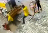 عکس هولناک بلعیده شدن 3 مرد در خیابان