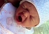 عروسکی به شکل نوزاد طبیعی همه را متحیر کرد + فیلم