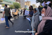 تجمع عجیب مخالفان تزریق واکسن مقابل وزارت کشور 