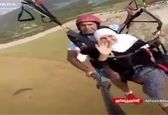 پاراگلایدر سواری زن سالمند +فیلم