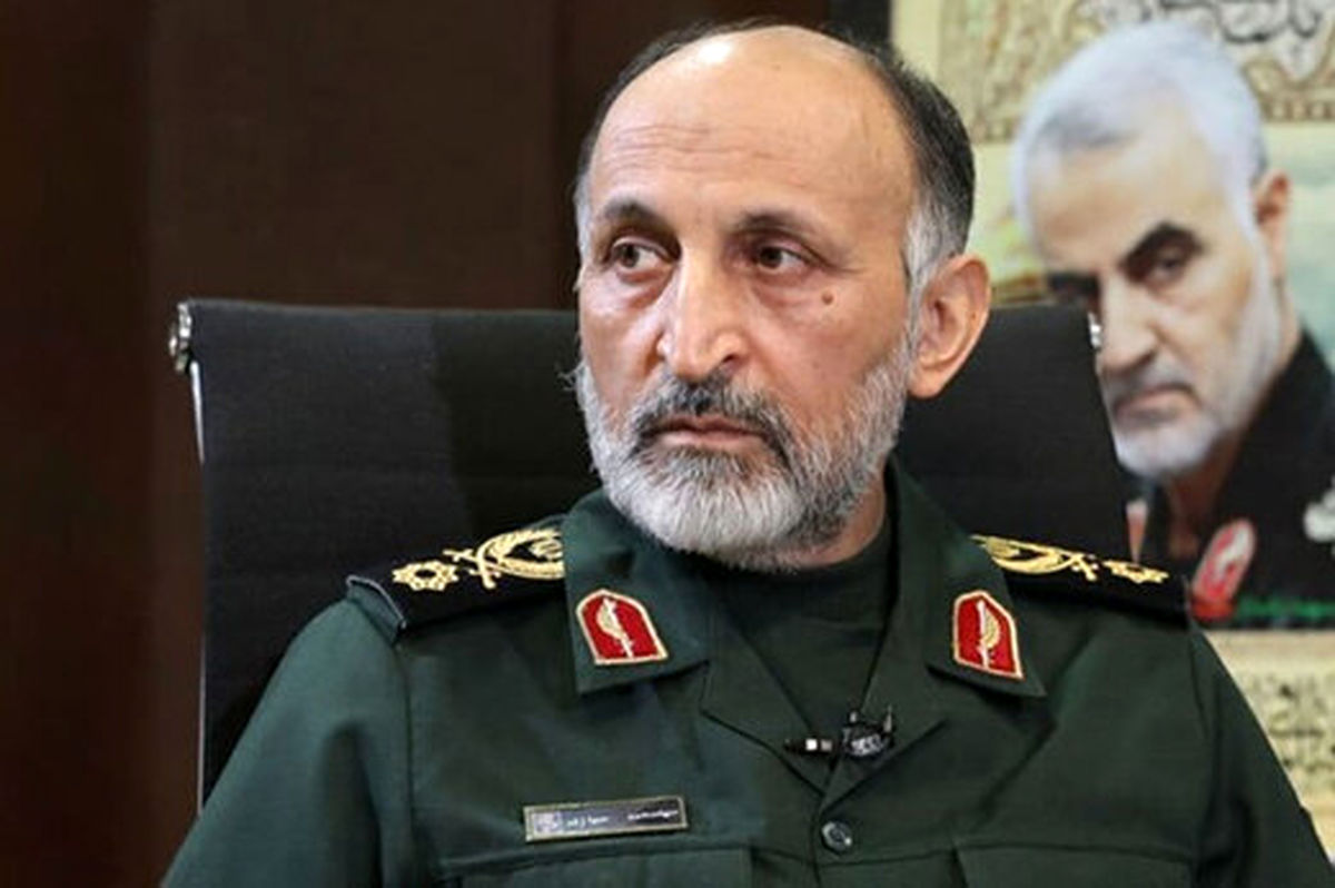 سردار حجازی در کنار رهبر انقلاب +عکس