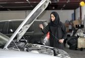 اولین زن تعمیرکار خودرو در امارات +عکس
