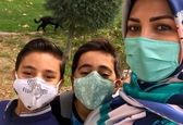 سلفی گوینده مشهور خبر با پسرانش+عکس