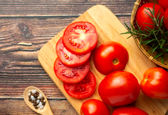 چگونه با گوجه فرنگی واریس را درمان کنیم؟
