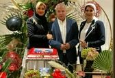 جشن تولد علی پروین در کنار همسر و دخترش +عکس 