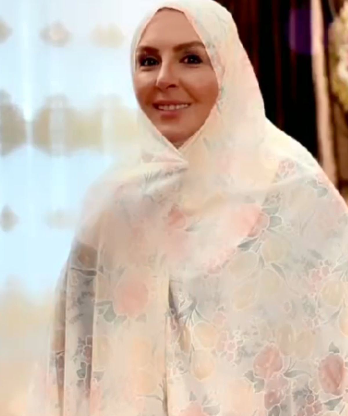 عکس بازیگران: عکسی متفاوت از آزیتا ترکاشوند با چادر گل گلی