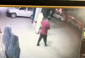 سرقت گوشی توسط یک نوجوان در صف خرید+عکس
