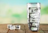 مضرات نوشیدن آب یخ هنگام افطاری