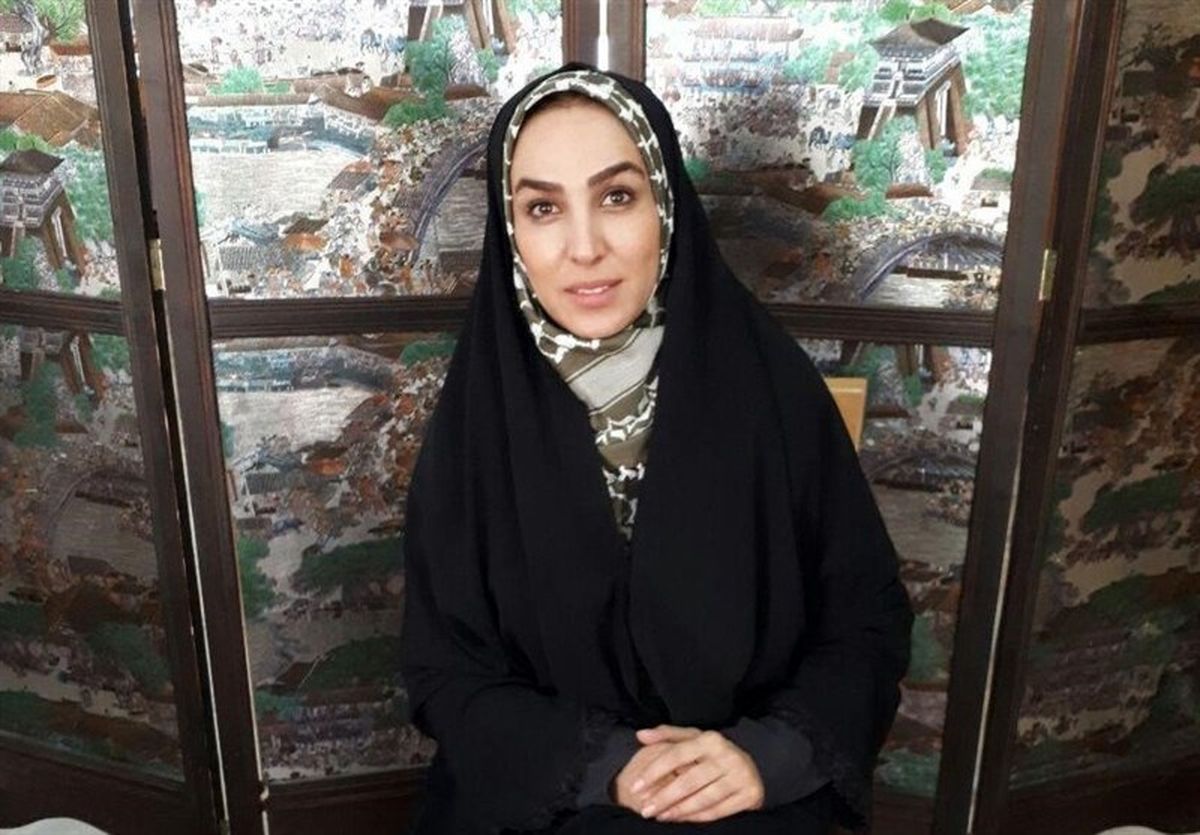 خانم بازیگر: هنوز تیتر می‌زنند که من را بخاطر مقنعه کنار گذاشتند!