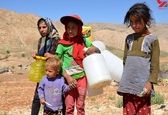 کودکان این روستا کولبر آب شده‌اند +عکس