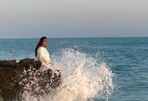  ساحل گردی آزاده زارعی با تیپ خفن+عکس