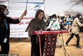 سخنرانی آنجلینا جولی با پوشش متفاوت+عکس