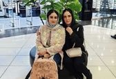 تیپ هانیه غلامی و مادر جوانش در یک پاساژ لاکچری+عکس
