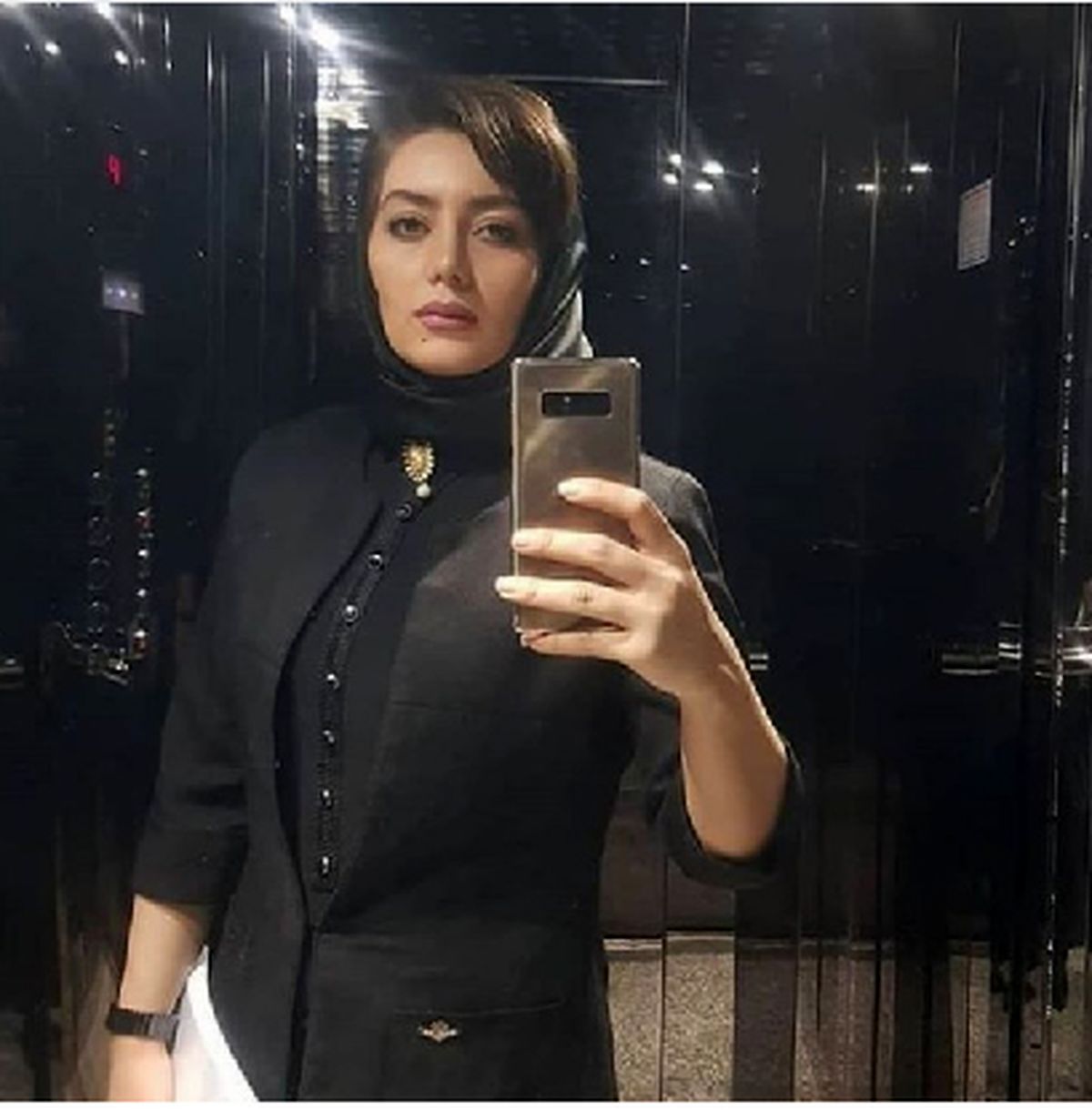 سلفی آسانسوری بازیگر نقش روژان +عکس