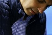 فردوسی پور در حال امضا دادن به هوادارانش+عکس 