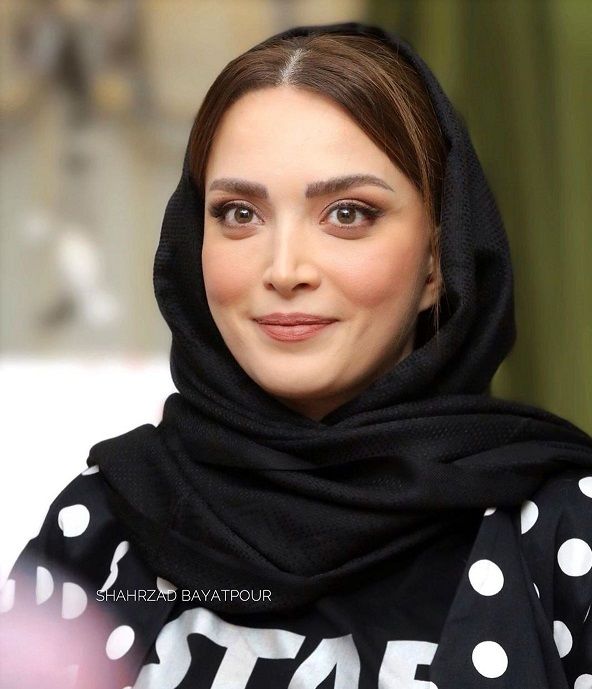 پالتوی میلیاردی بهنوش طباطبایی در توچال! | بهنوش طباطبایی موقع برف بازی چی میپوشه؟