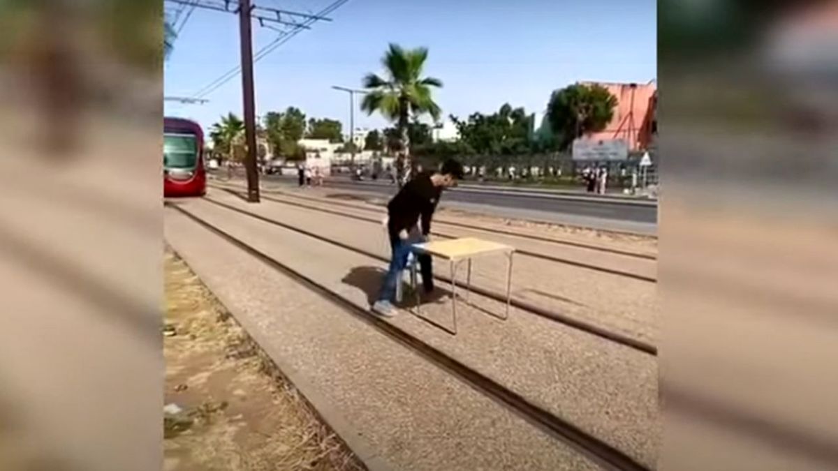 چند لایک بیشتر جوان مراکشی را با قطار شاخ‌به‌شاخ کرد! +عکس