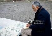حاج قاسم در روز مادر بر سر مزار مادرش +عکس