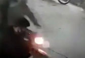 فیلم لحظه سرقت مسلحانه یک موتور در دزفول 